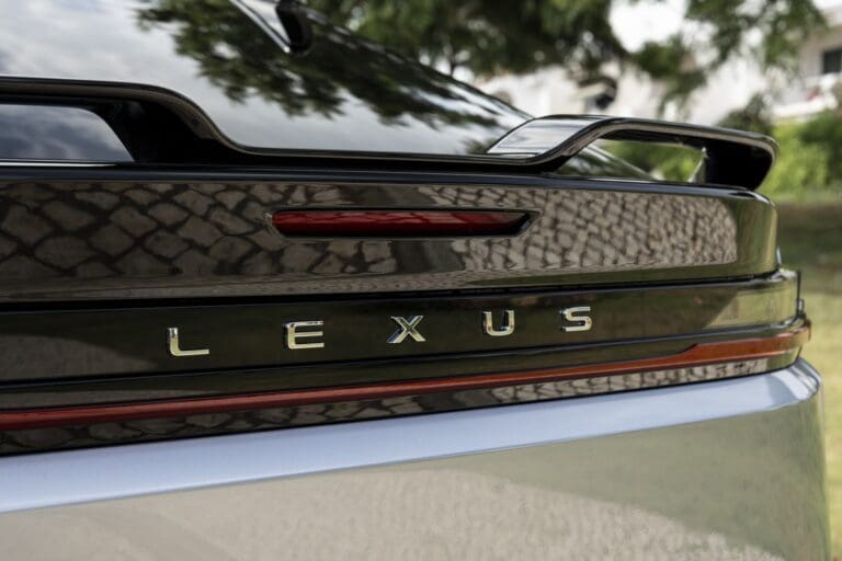 nowy LEXUS RZ 2026