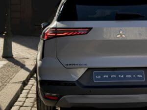 nowy hybrydowy Mitsubishi Grandis 2025