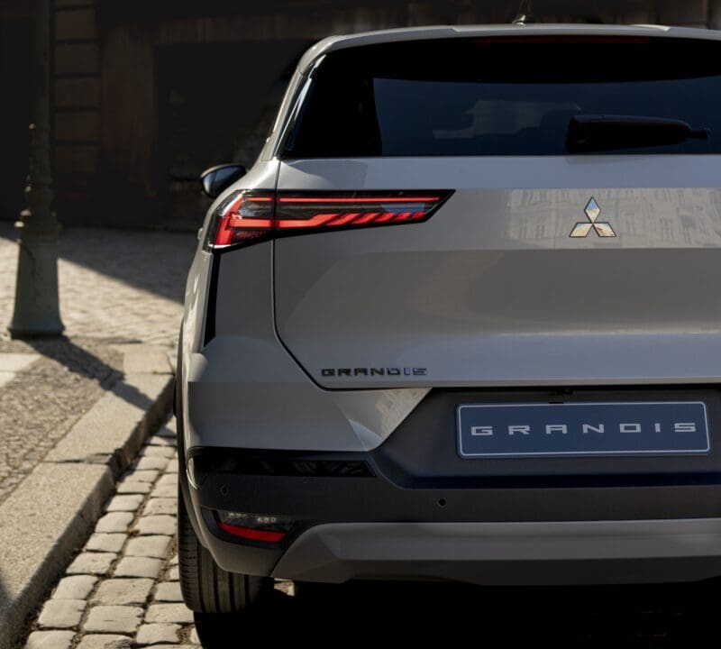 nowy hybrydowy Mitsubishi Grandis 2025