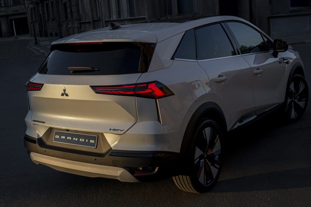 kompaktowy SUV Mitsubishi Grandis