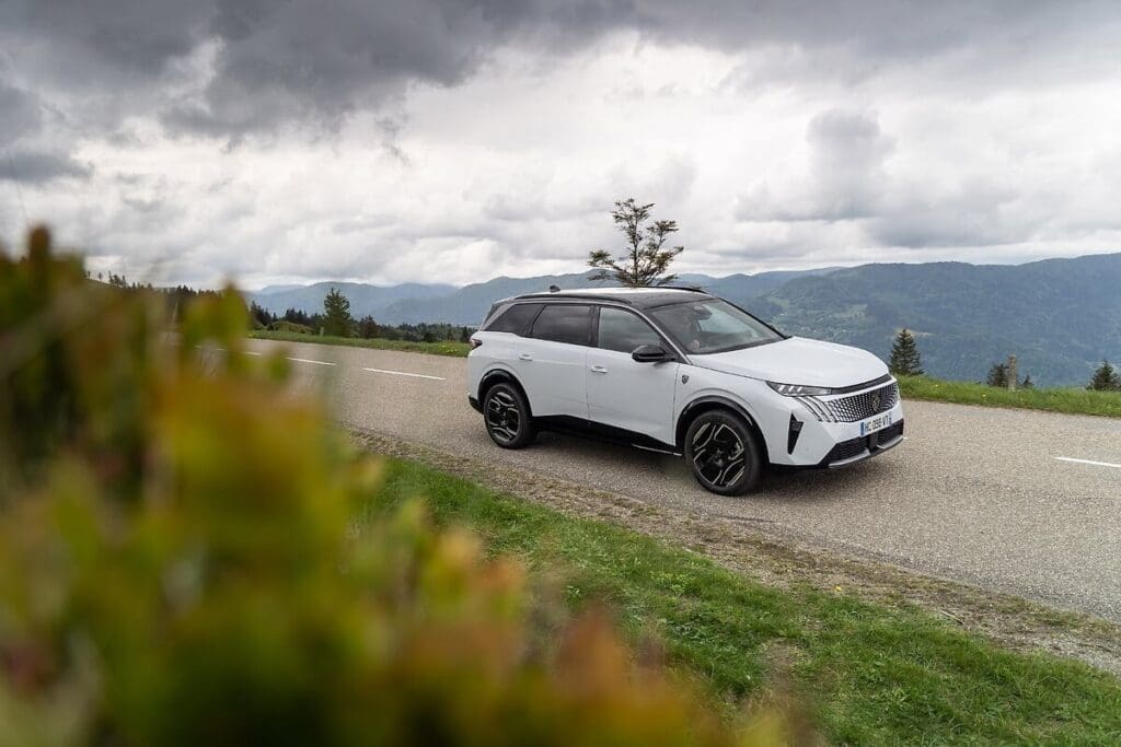 Peugeot E-5008 Electric 325 Dual Motor