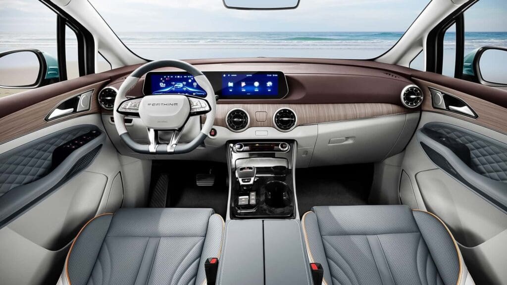 Wnętrze Forthing 4 PHEV