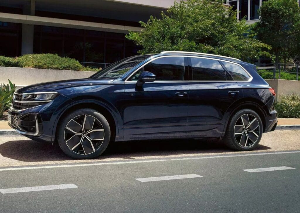duży SUV Volkswagen Touareg