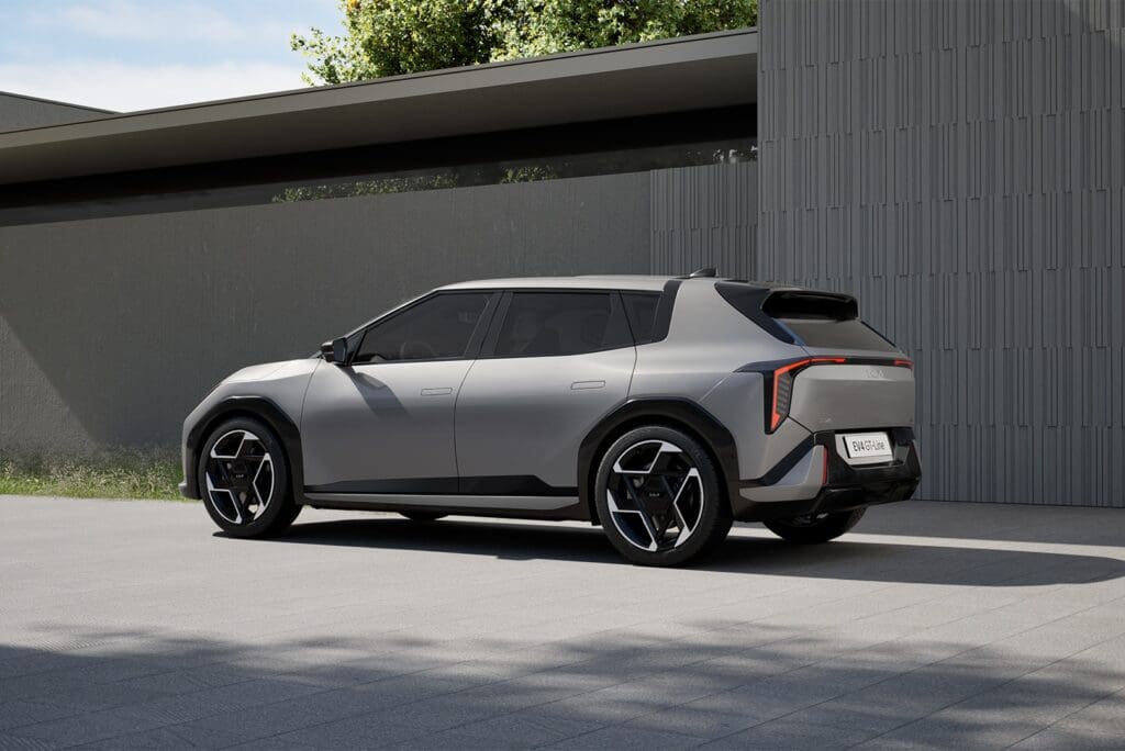 elektryczny hatchback EV4